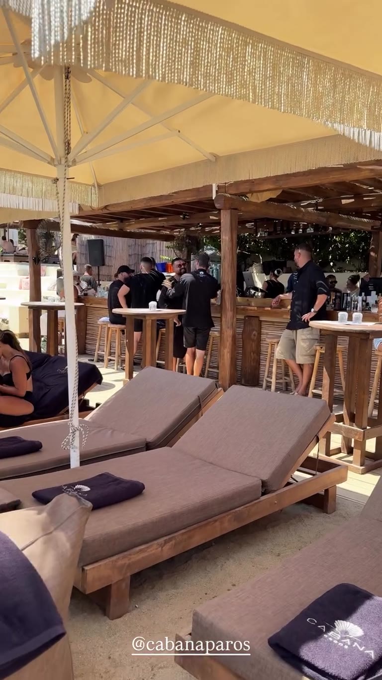 Cabana Paros – ביץ' בר יוקרתי בפארוס