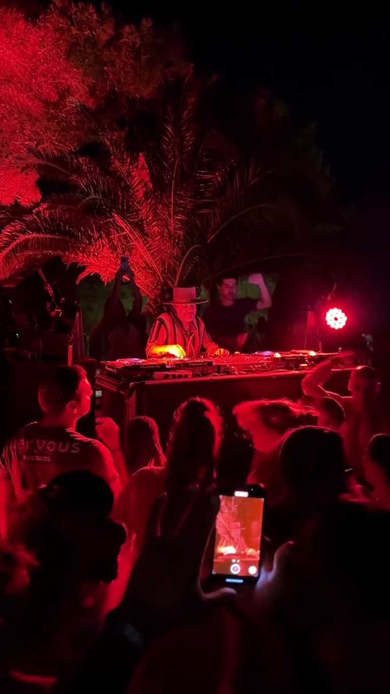 מסיבת Shapes Festival ב-Cotton Club זקינתוס