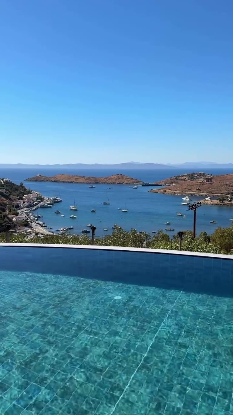 Aigis Suites Kea infinity pool with bay view