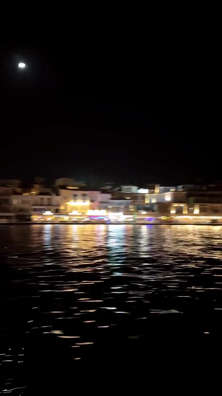 הנמל הוונציאני של חאניה בלילה