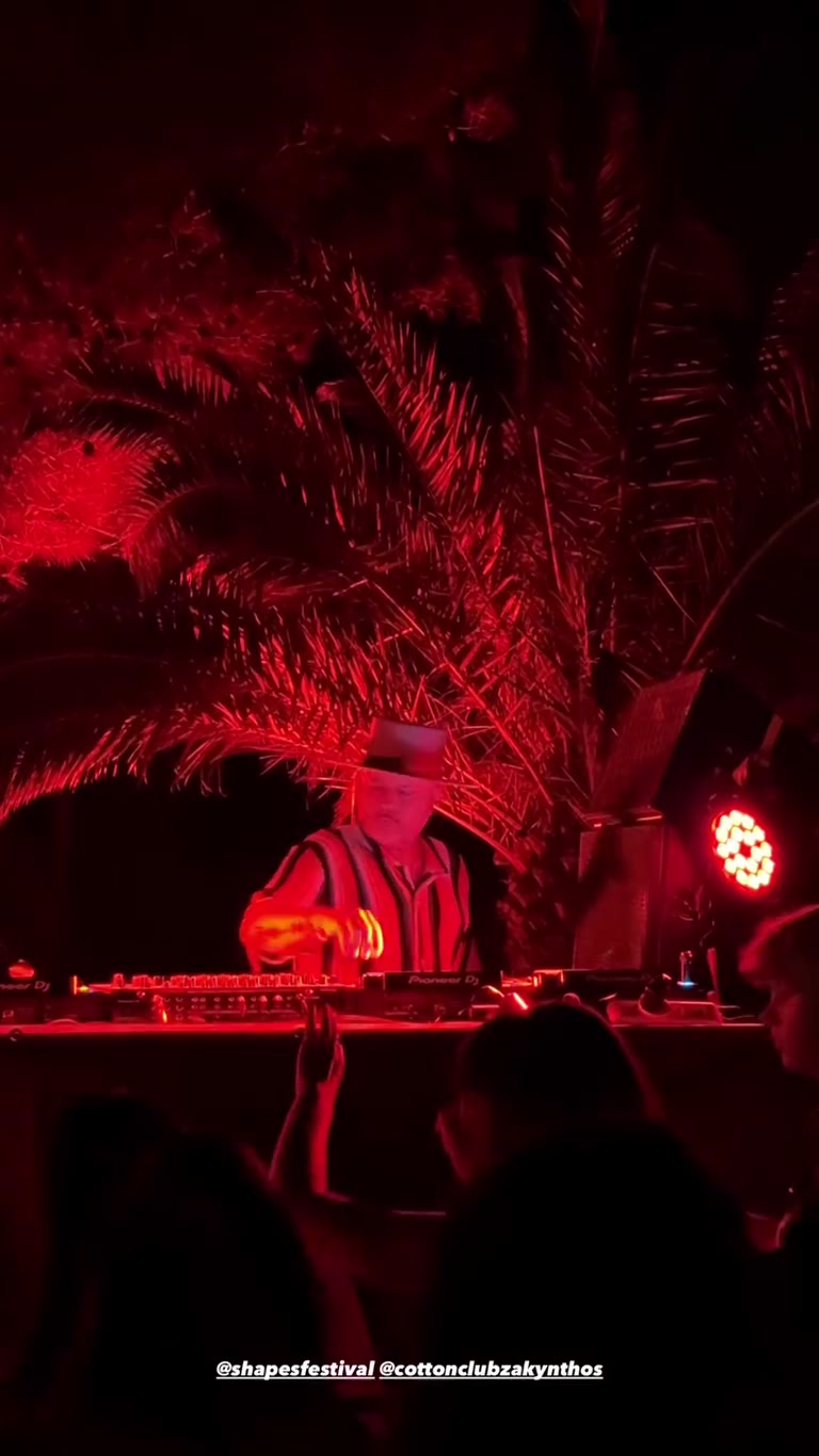 סט DJ בפסטיבל Shapes ב-Cotton Club Zakynthos