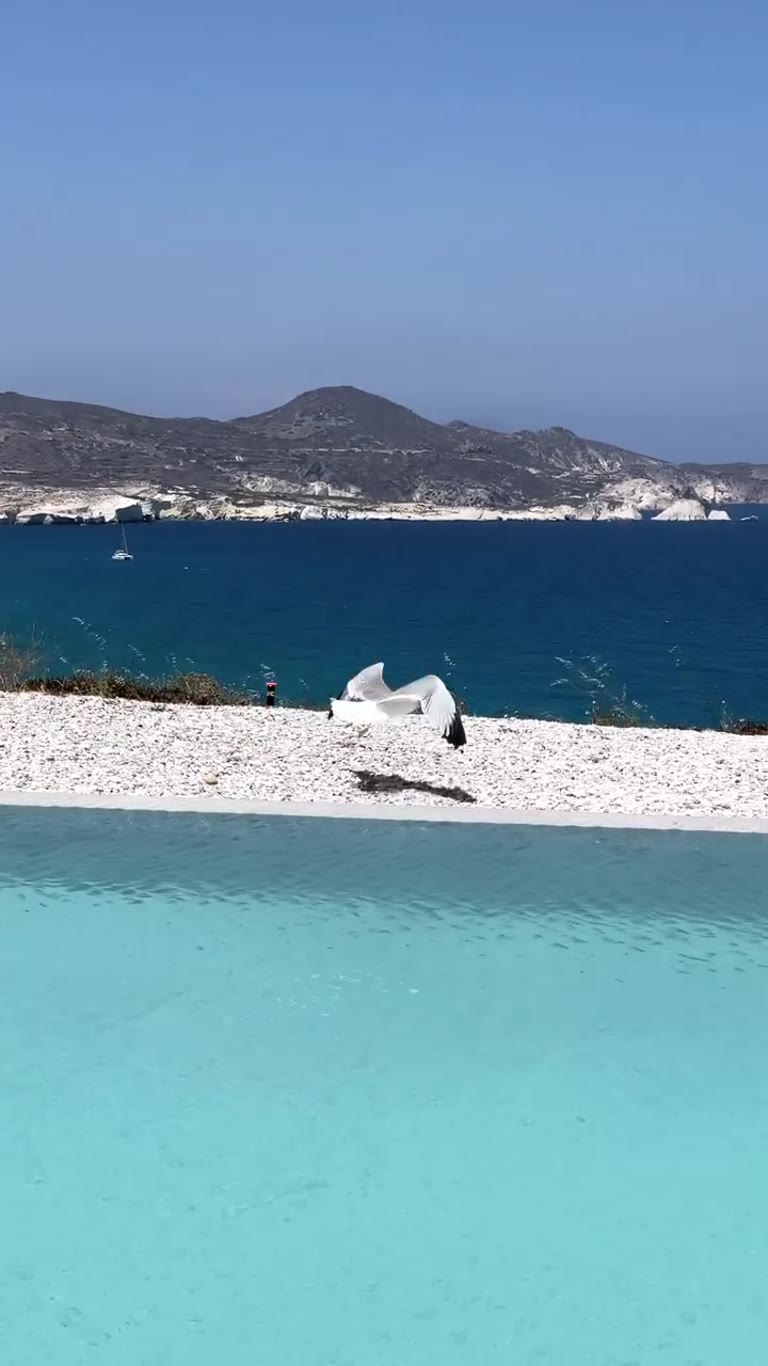 בריכת אינפיניטי ב-Domes White Coast Milos