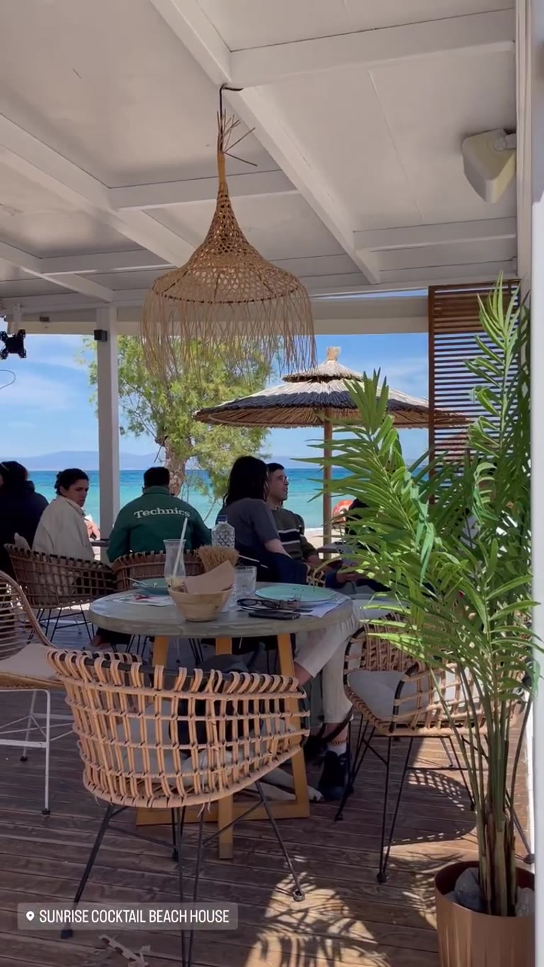 Sunrise Cocktail Beach House באגיסטרי