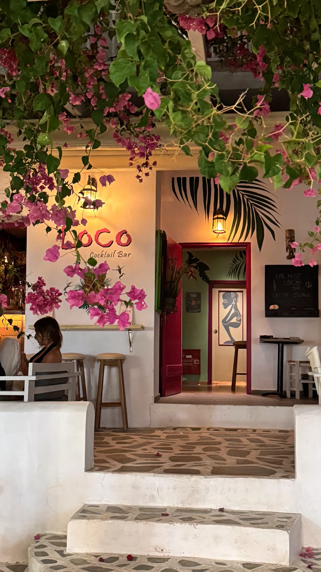 Loco Cocktail Bar בפארוס