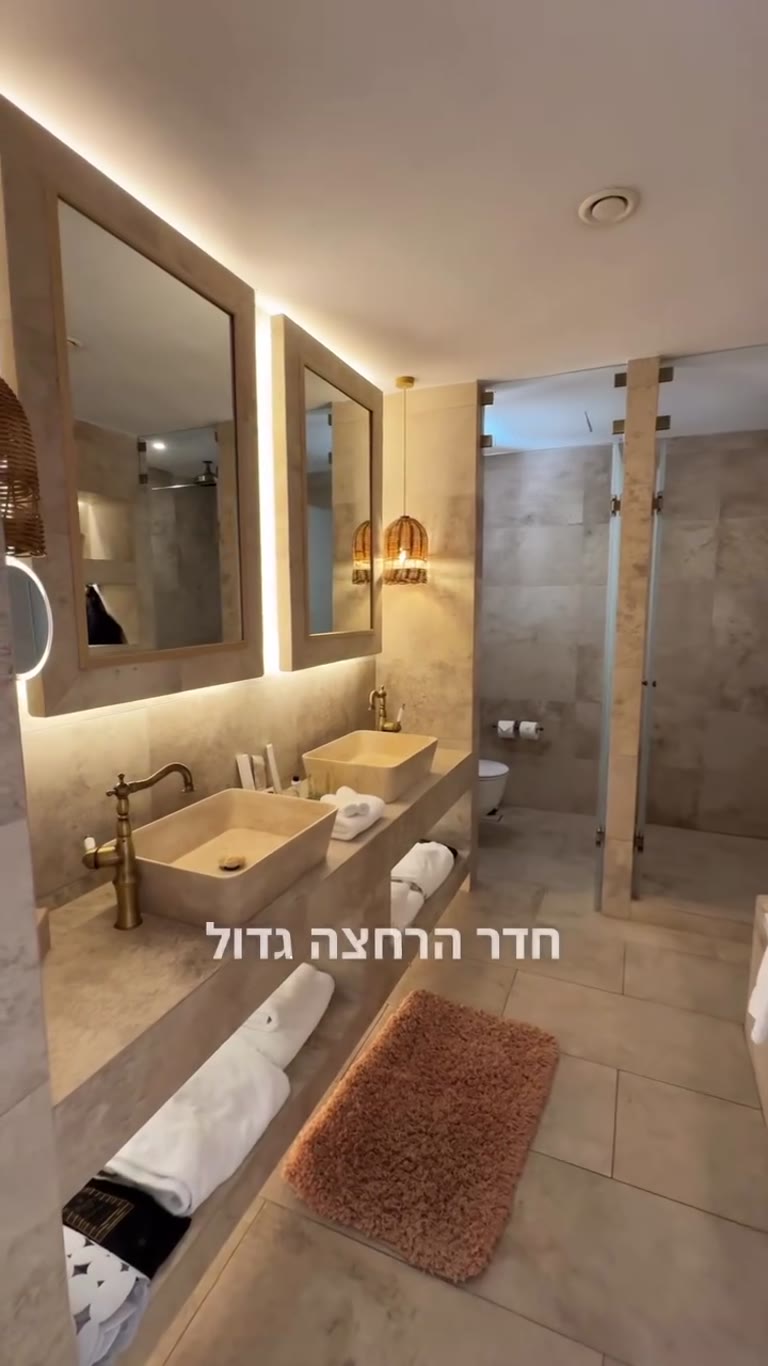 חדר רחצה מפנק במלון בזקינתוס