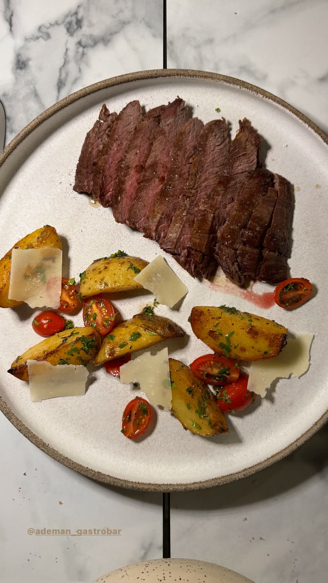 סטייק ב-Ademan Gastrobar בזקינתוס