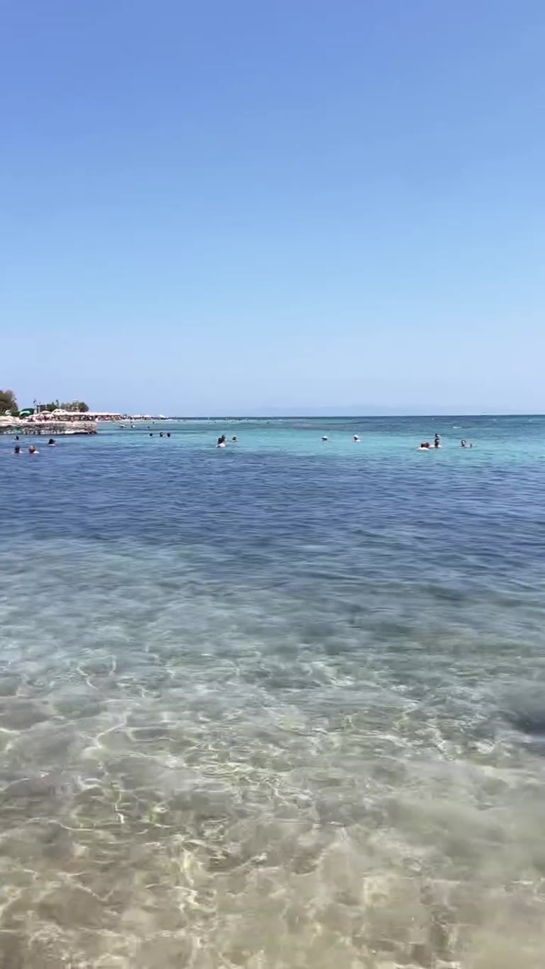 מים צלולים בחוף באגיסטרי