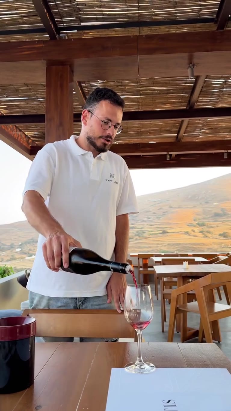טעימות יין ב-Vaptistis Winery בטינוס