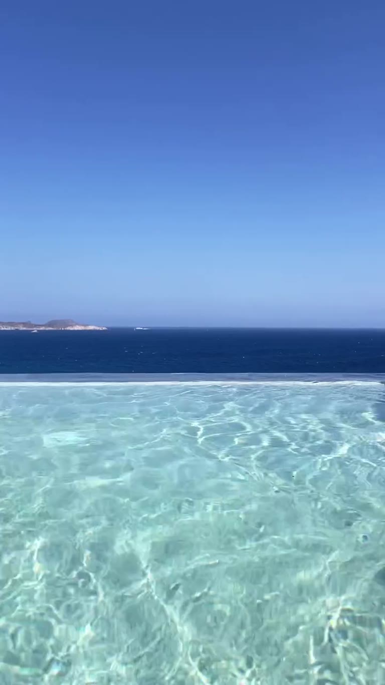 בריכת האינסוף של Domes White Coast Milos