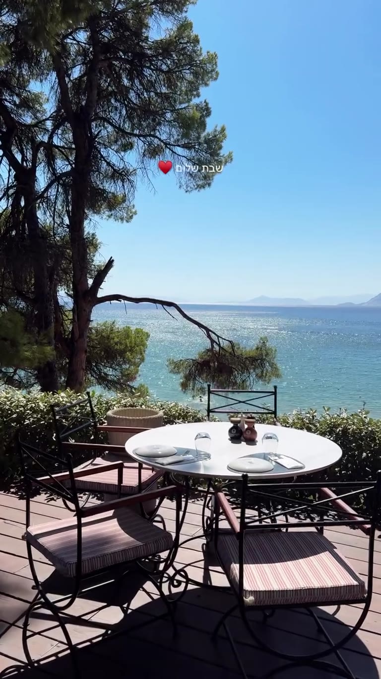 שבת שלום מהמרפסת של ELIVI Skiathos מול Banana Beach