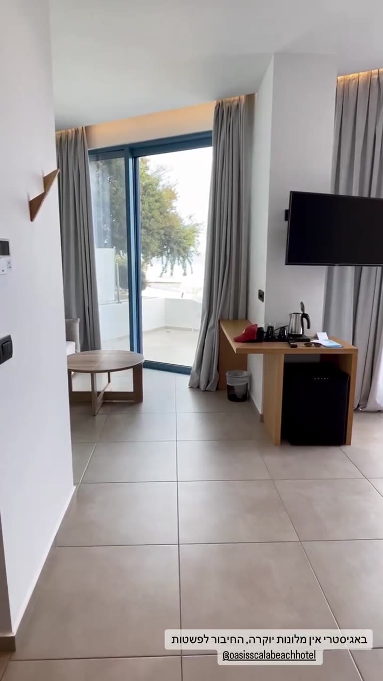 החדר במלון Oasis Beach Hotel באגיסטרי