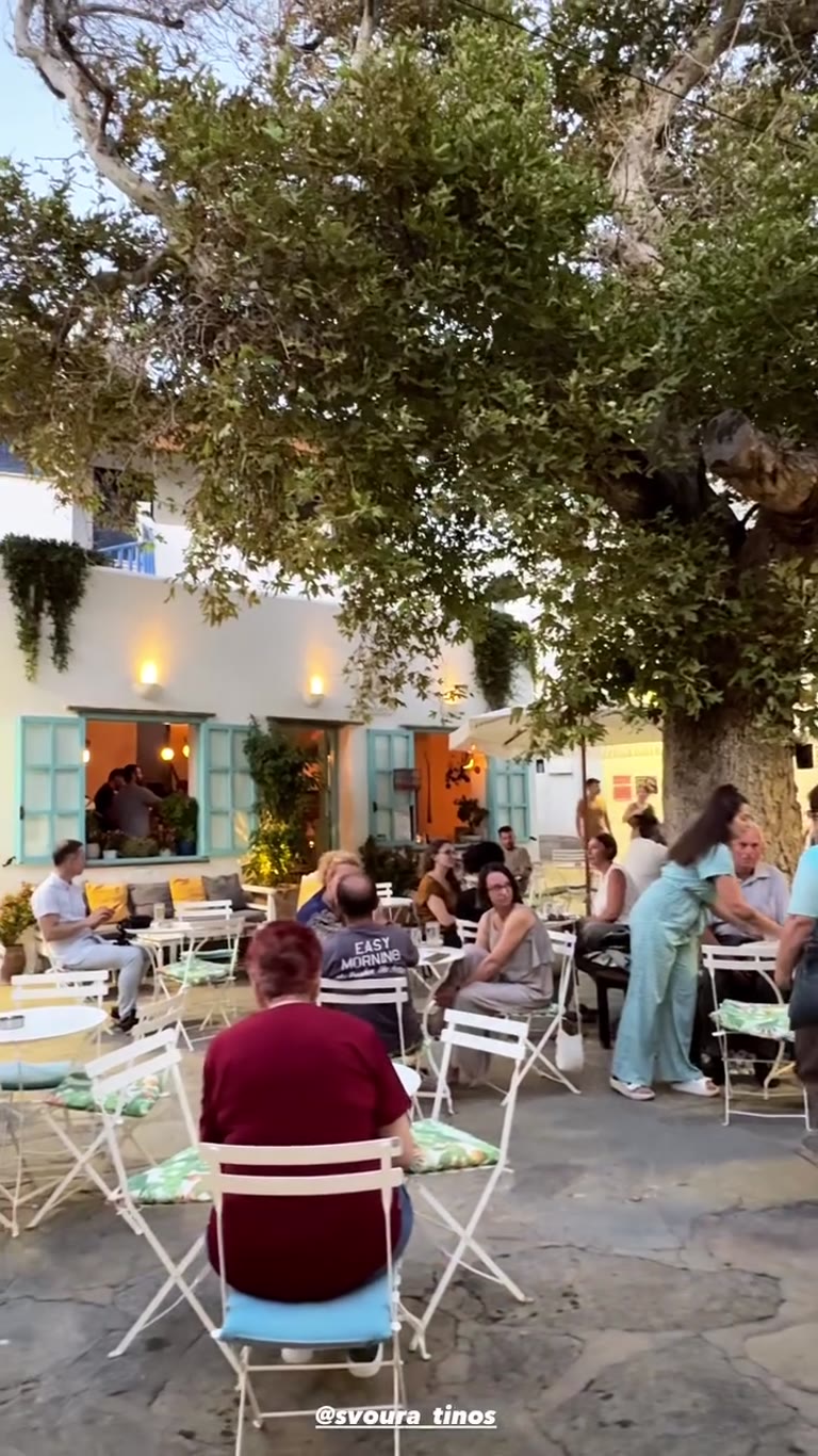 ערב בכיכר עם Svoura בטינוס