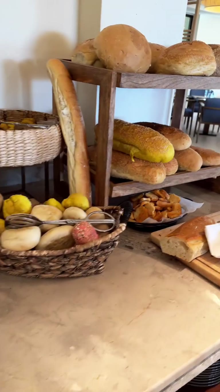 ארוחת הבוקר במלון Aulūs Chania בכאניה