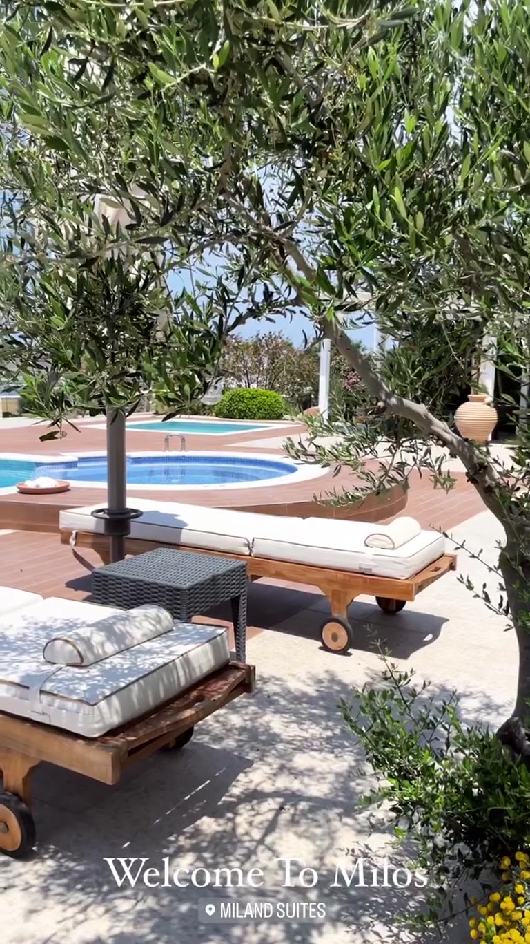 Miland Suites במילוס – בריכה עם נוף לים