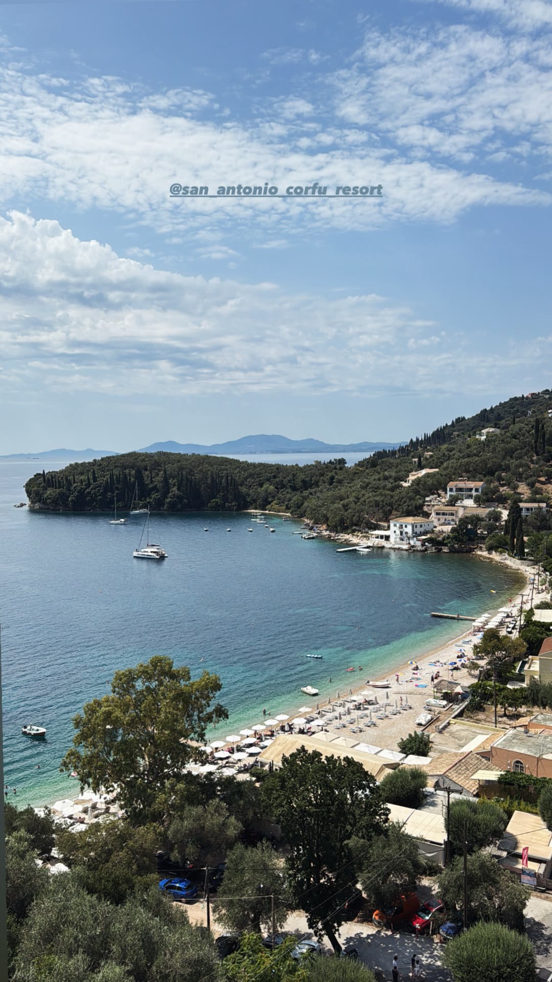 הנוף מ-San Antonio Corfu Resort על מפרץ קלאמי