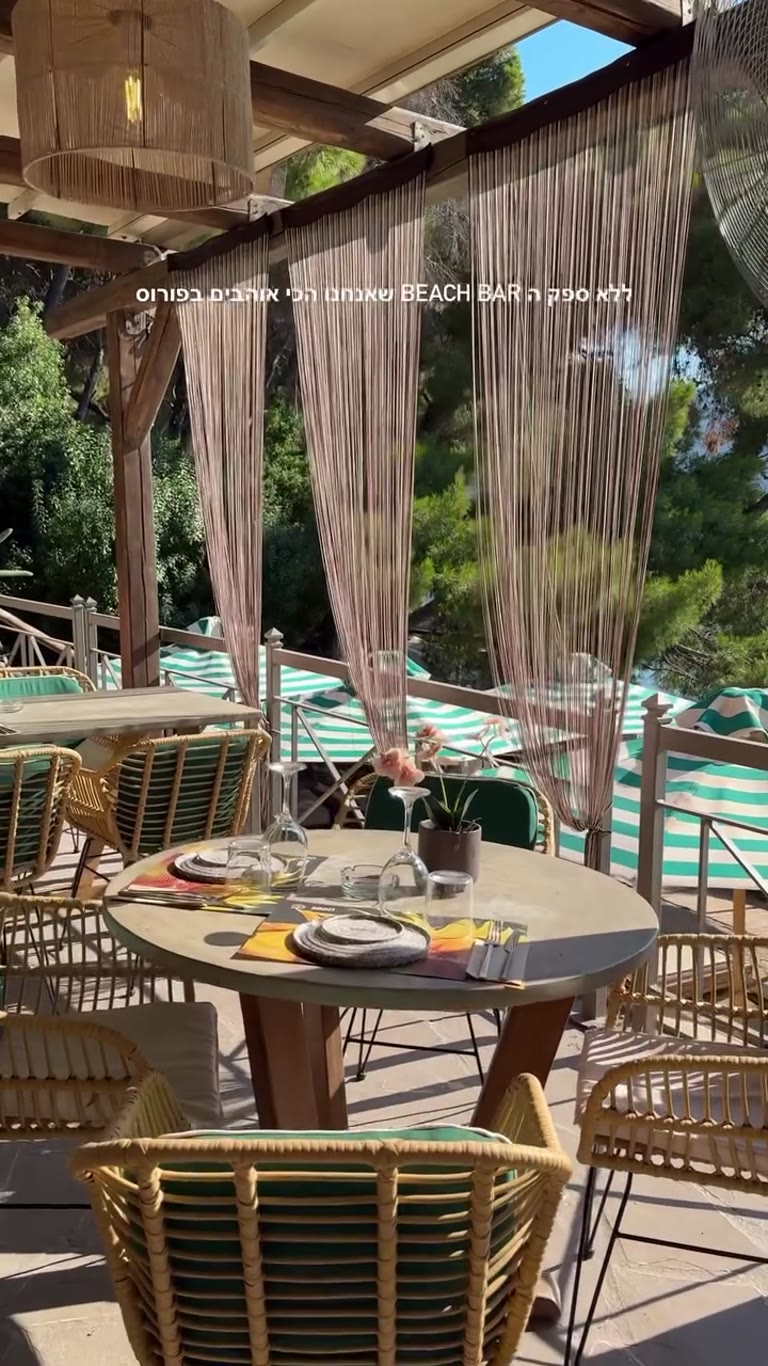 Seen Poros – favourite beach bar in Neorio