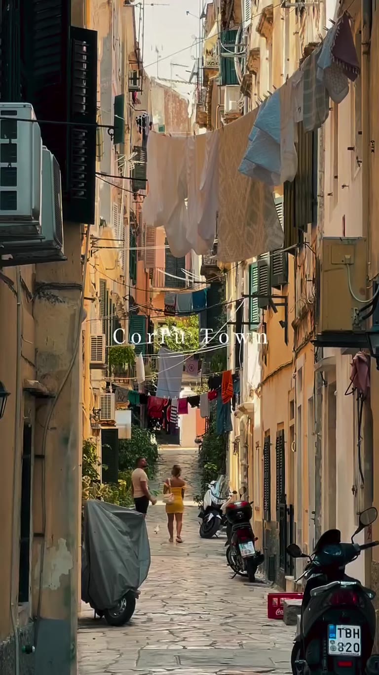 סמטאות ואווירת ערב בעיר קורפו (Corfu Town)
