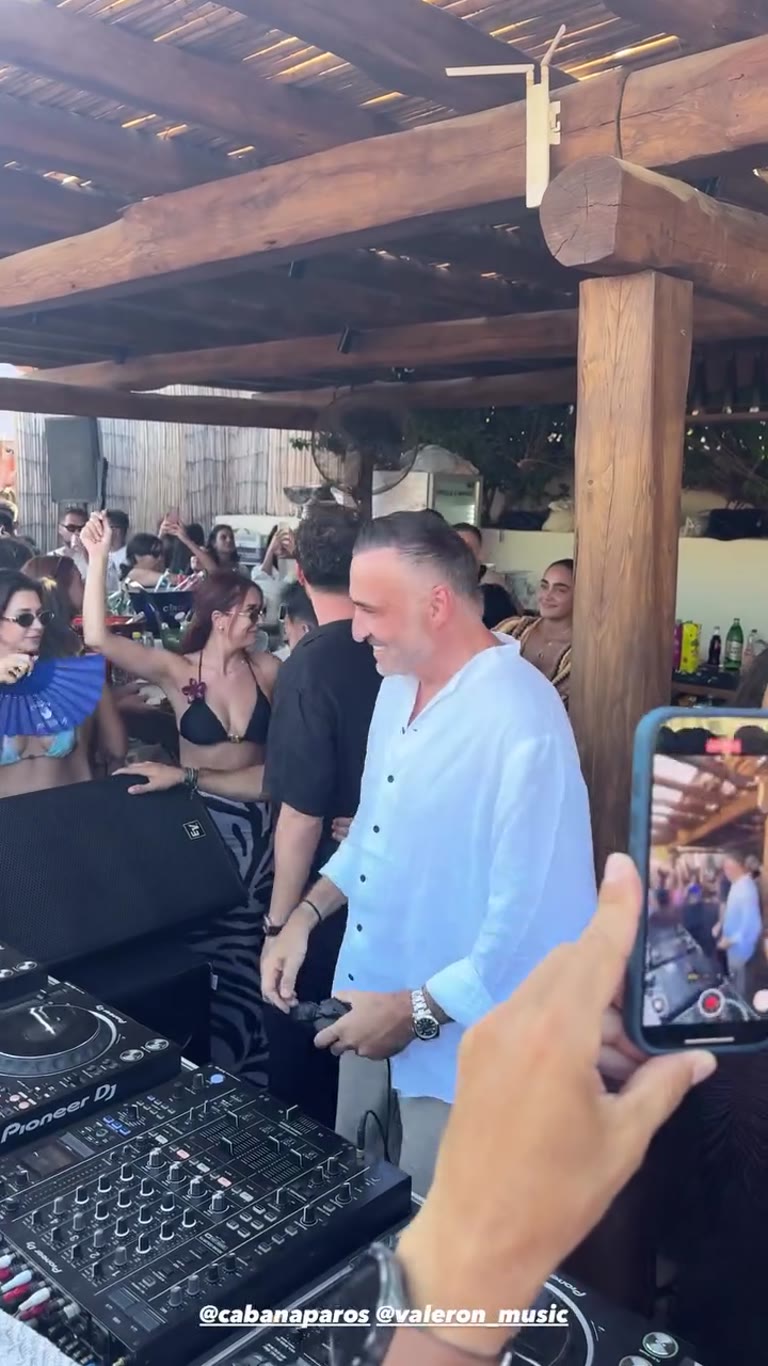 מסיבת DJ ב-Cabana Paros