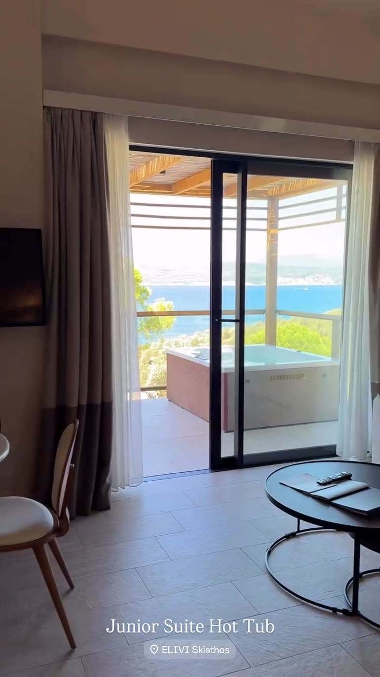סוויטת ג'וניור עם ג'קוזי ב-ELIVI Skiathos