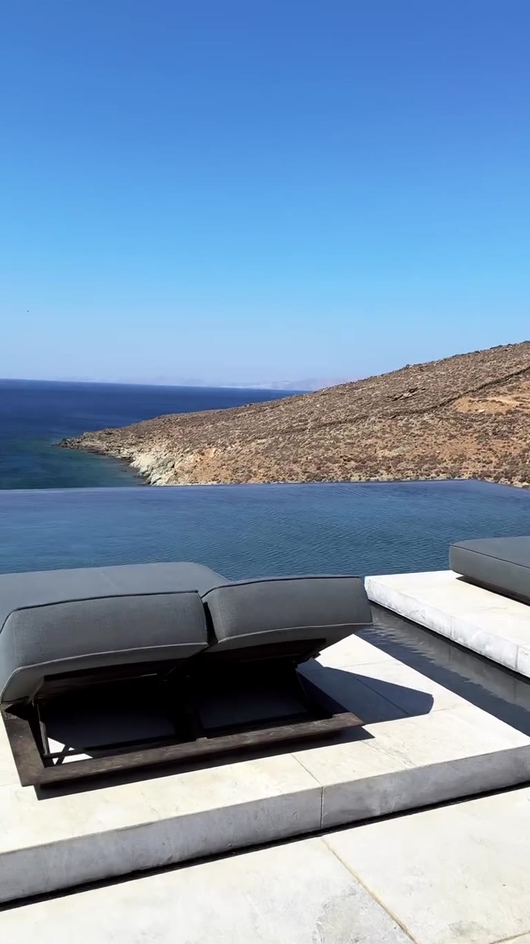 בריכת האינסוף של Odera Tinos