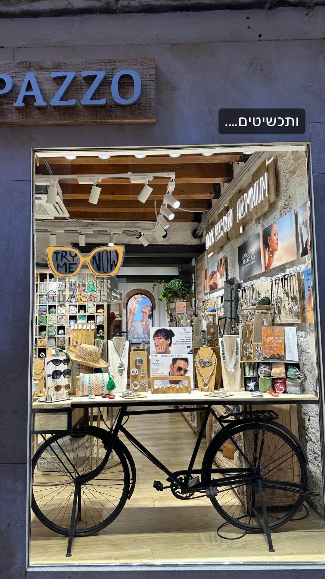 Vestopazzo jewellery shop in Venice
