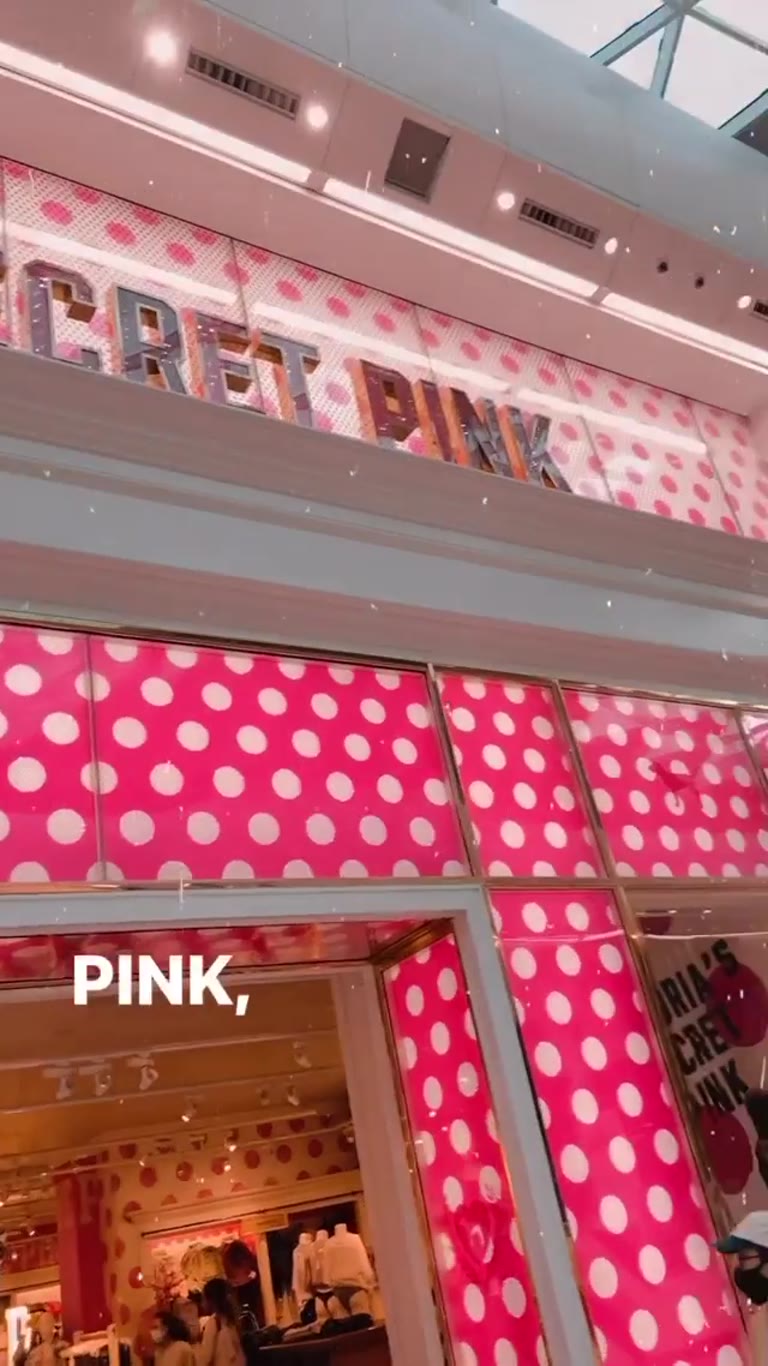 Victoria's Secret PINK store, London mall