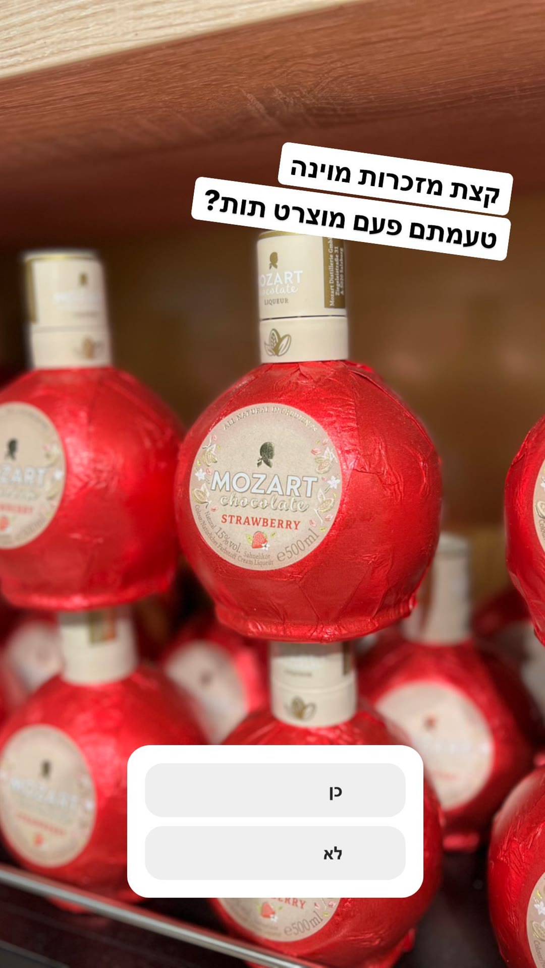 Mozart Strawberry liqueur — Vienna souvenirs