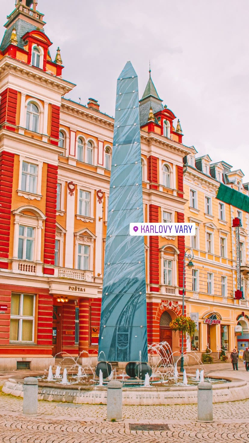 Karlovy Vary: colorful spa-town square