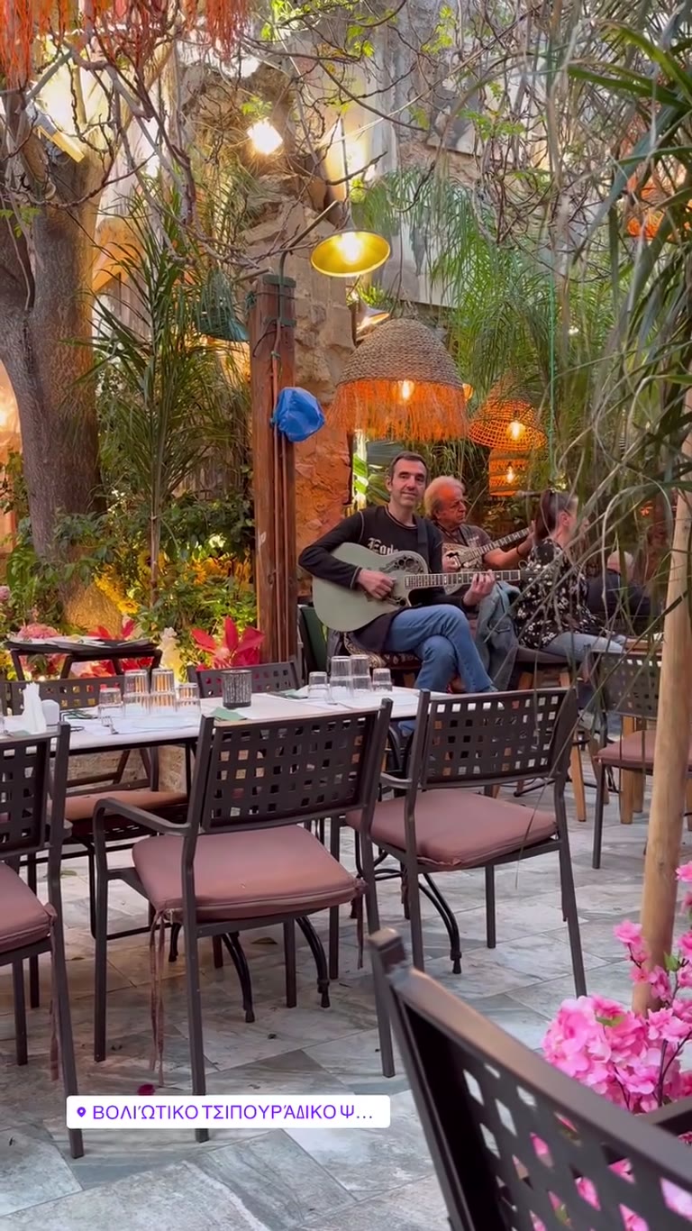 Βολιώτικο Τσιπουράδικο in Psyrri, Athens