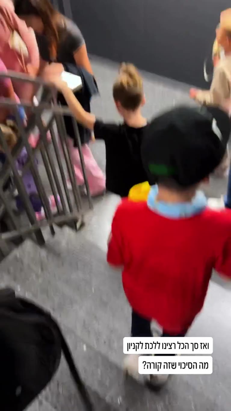 Mall evacuation to shelters in Poland