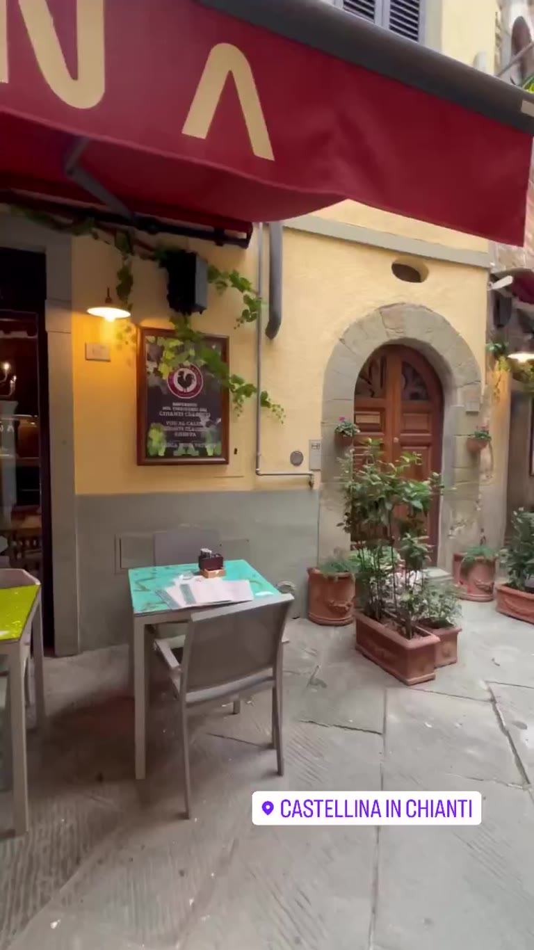 Stroll through Castellina in Chianti