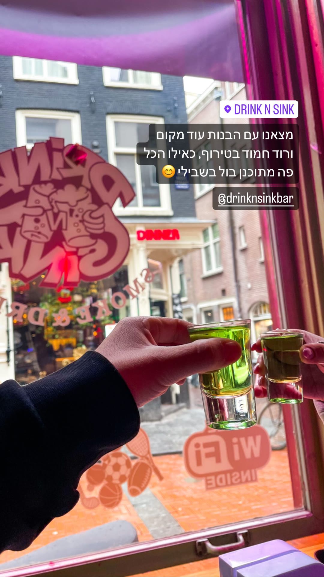 Drink N Sink — pink shot bar in Amsterdam
