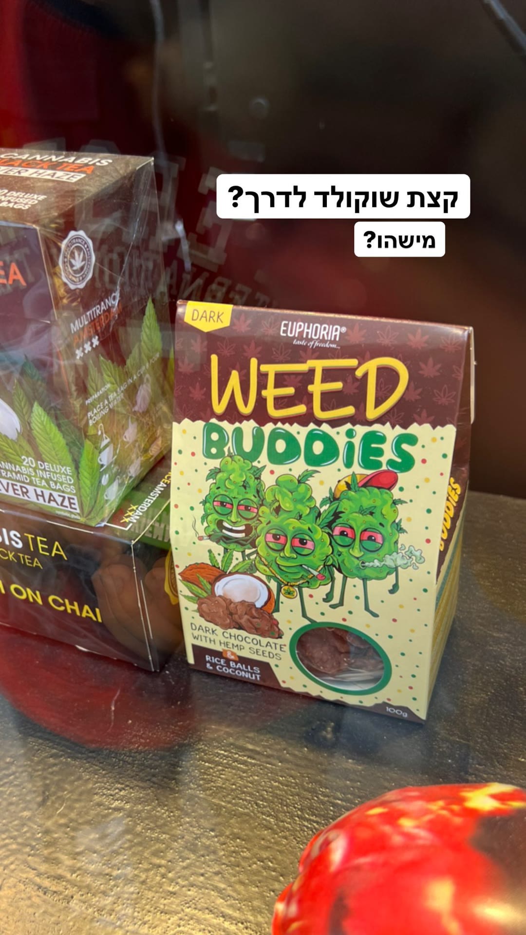 מזכרות קנאביס בחנות — שוקולד "Weed Buddies"