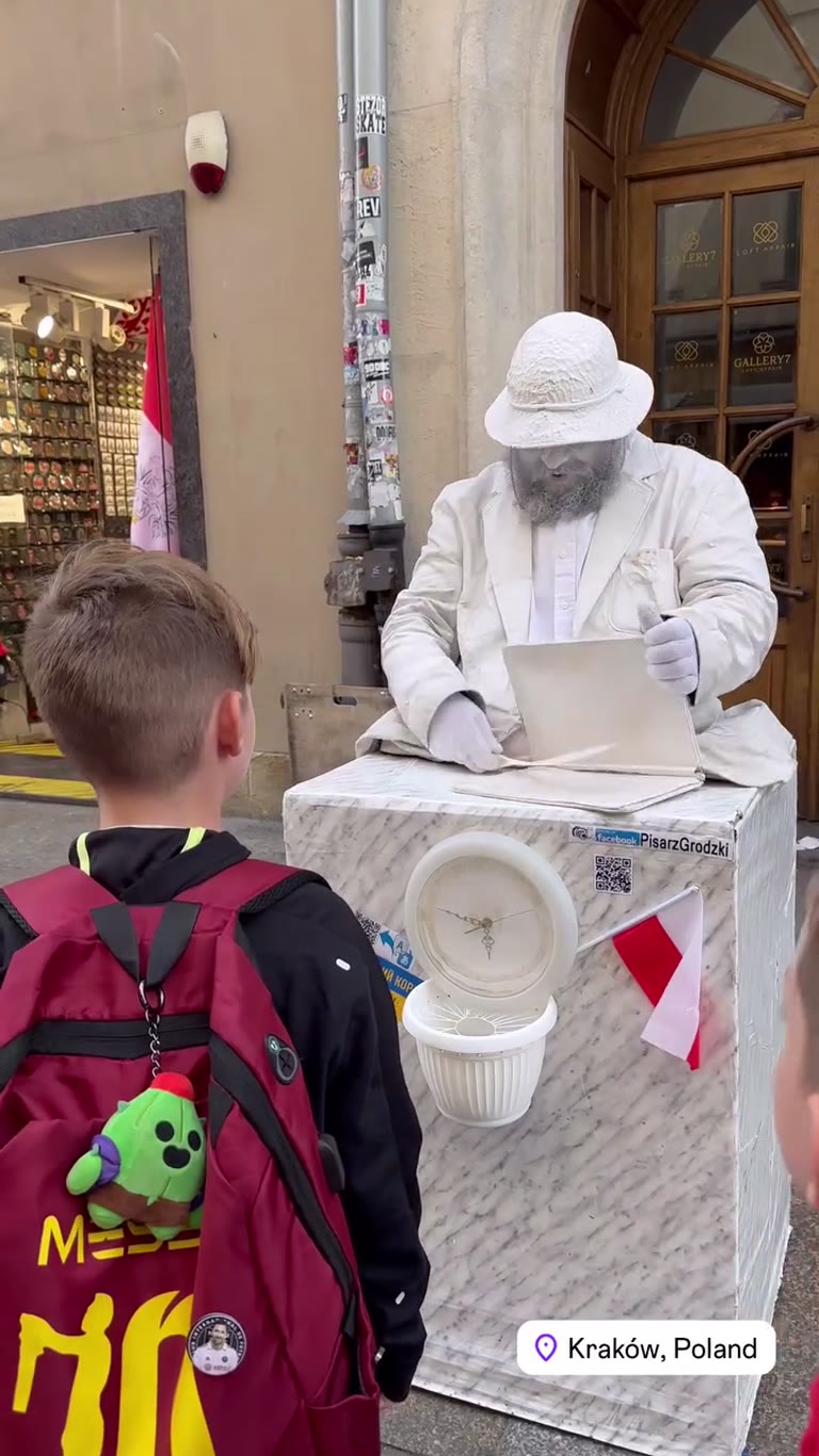 Living statue "Pisarz Grodzki" in Kraków