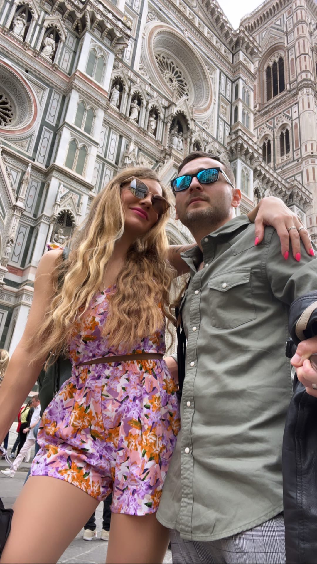 Couple photo at Florence's Duomo