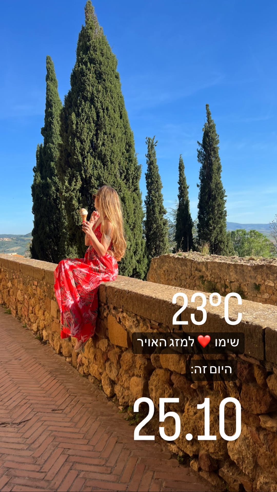 שדרות ברושים בטוסקנה, 23°C באוקטובר