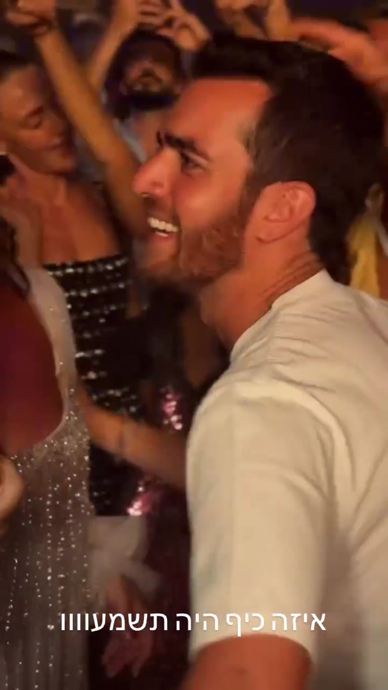 ריקודים על הדאנספלור בחתונה