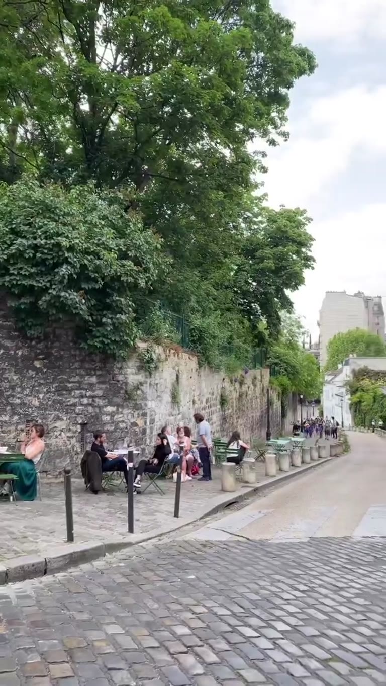 Montmartre walk: La Maison Rose & Sacré-Cœur