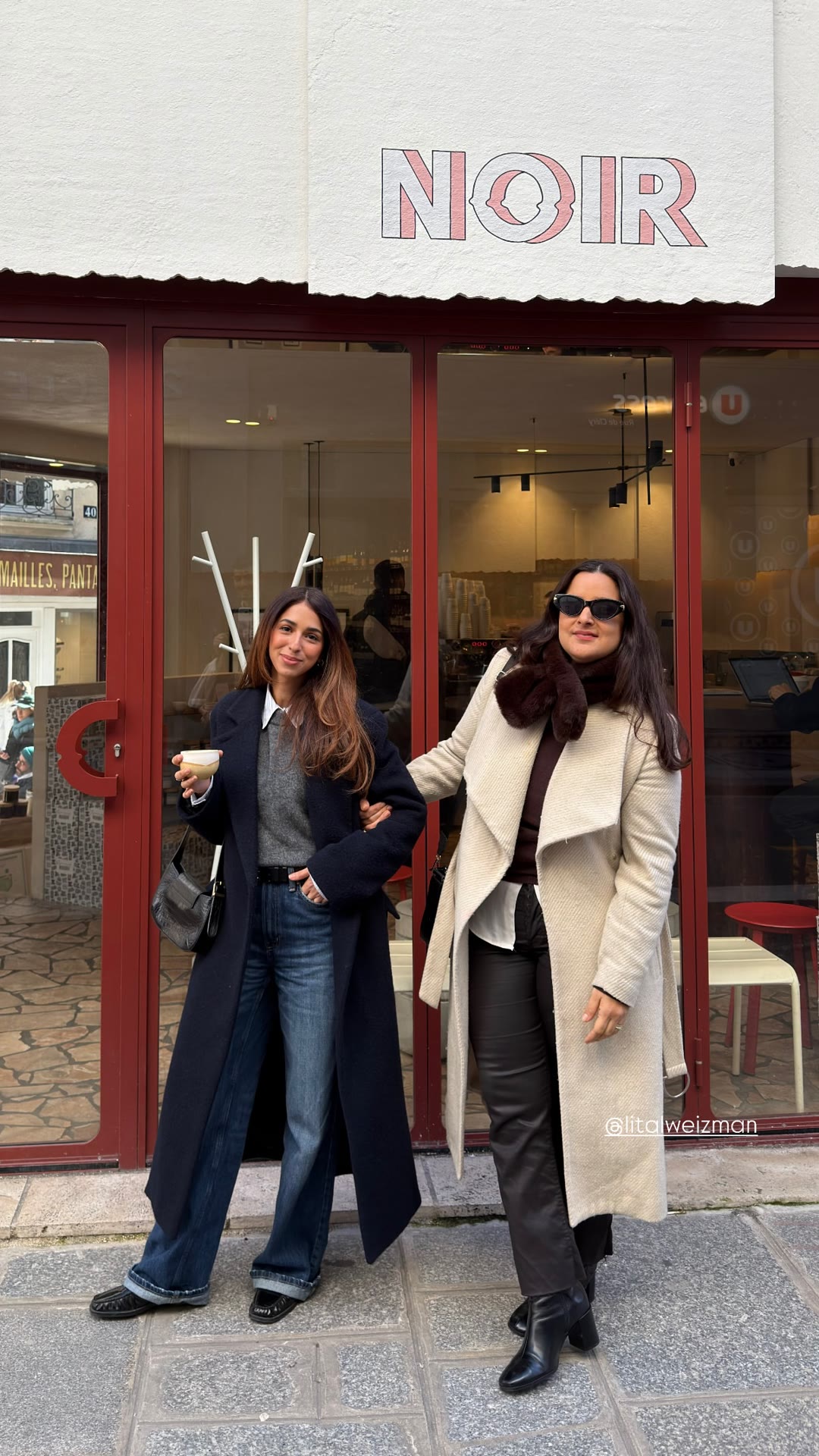Noir coffee shop in Paris