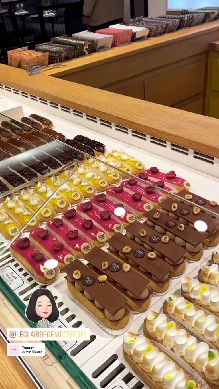 L'Éclair de Génie eclair counter, Paris