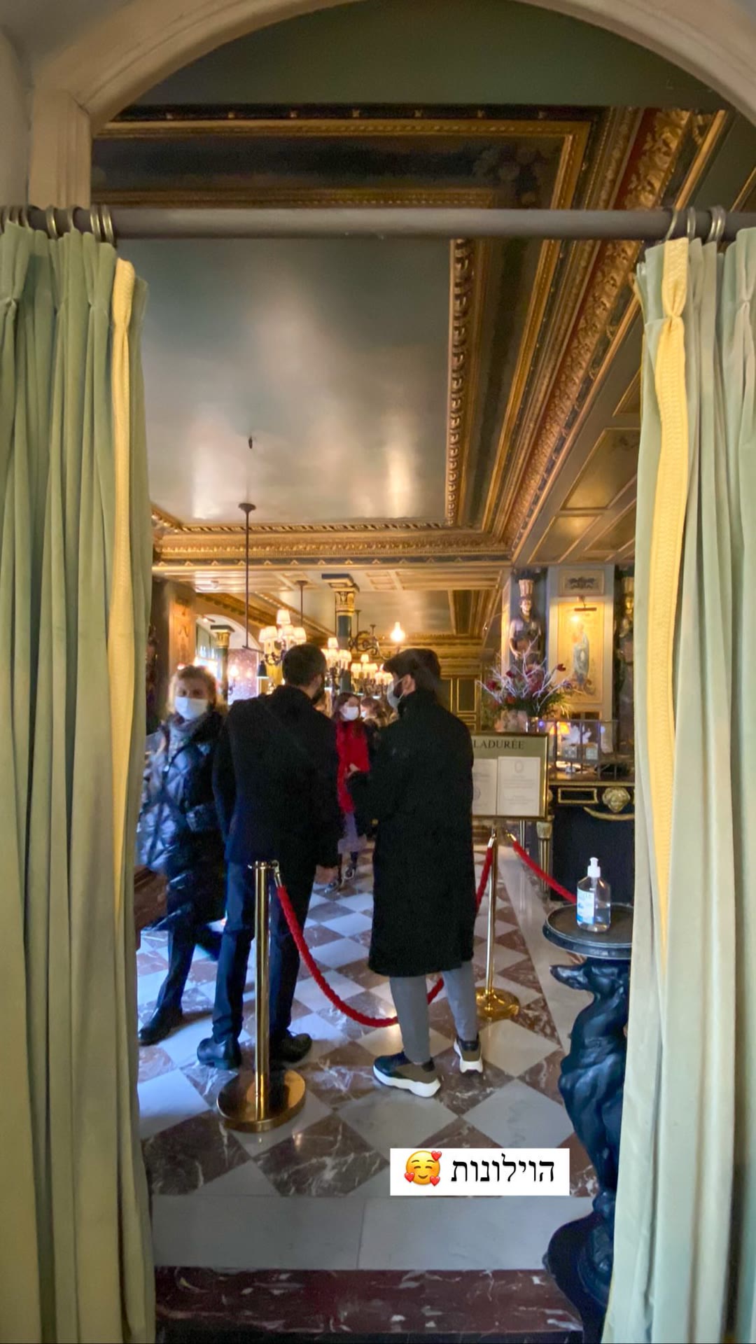 Ladurée Paris – gilded interior and green curtains