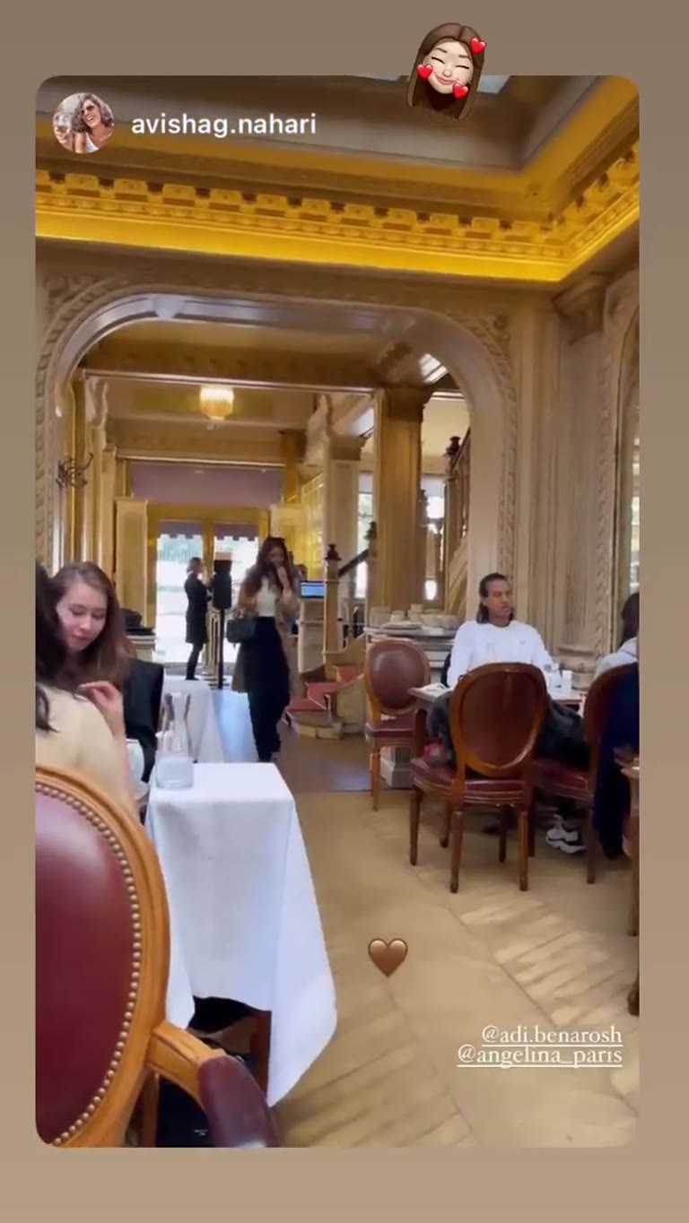 Angelina Paris – meeting up at the tea room
