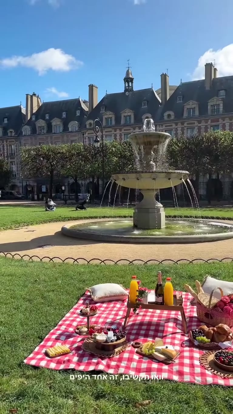 Picnic by the fountain at Place des Vosges