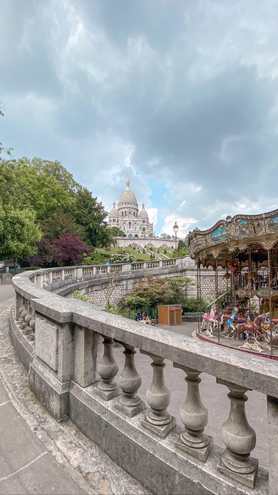 Sacré-Cœur and the Montmartre carousel
