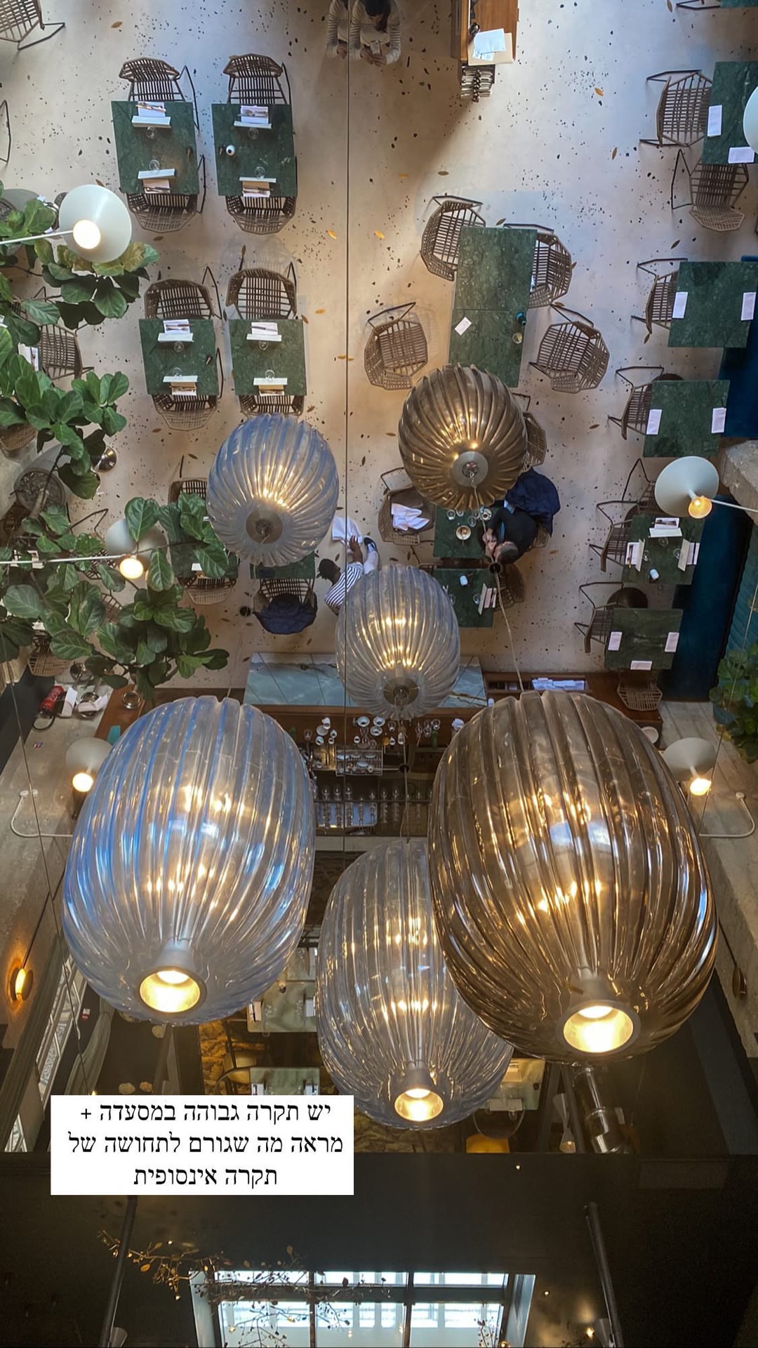 Restaurant with mirrored ceiling and glass pendants