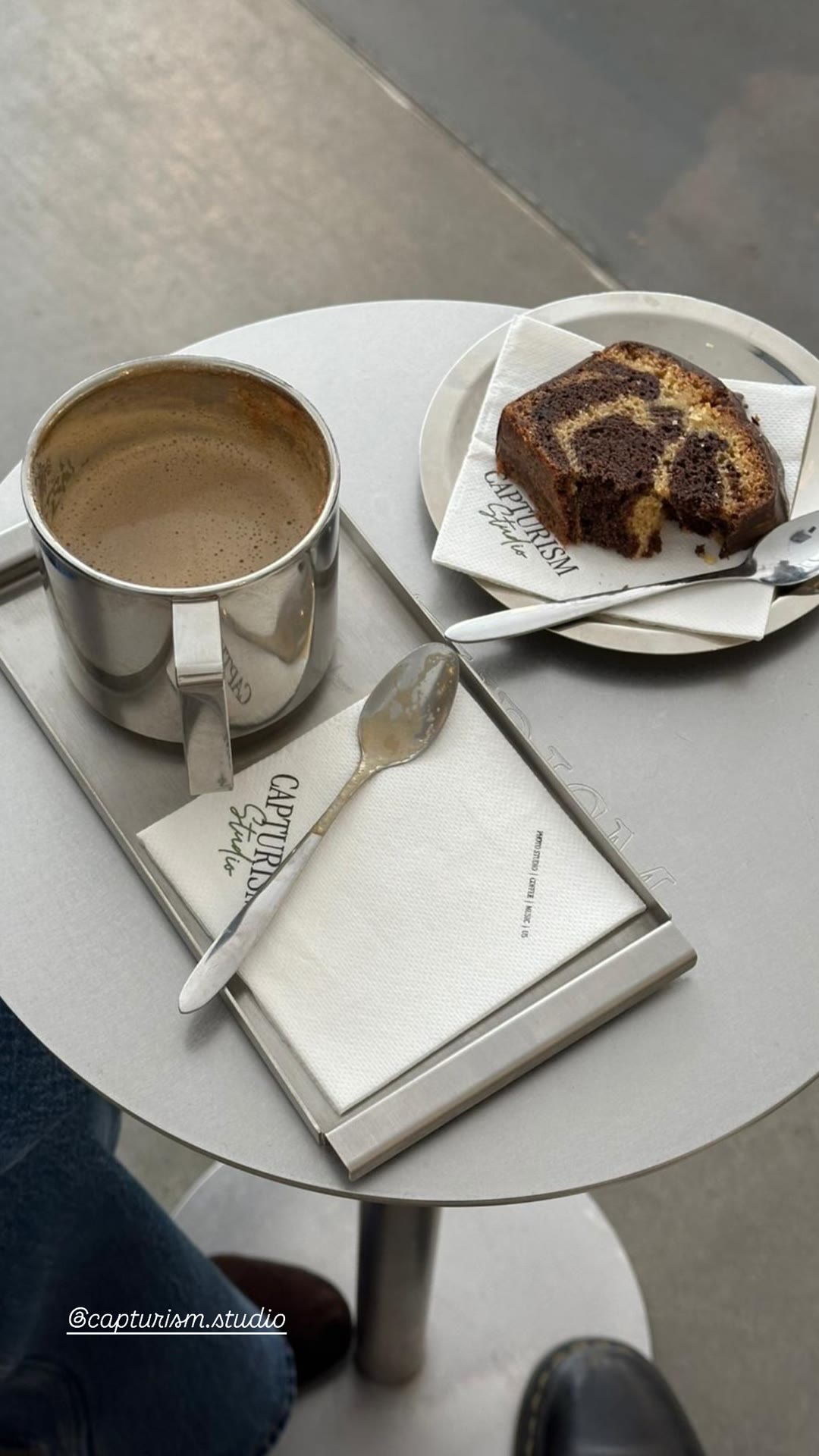 Coffee and marble cake at Capturism Studio