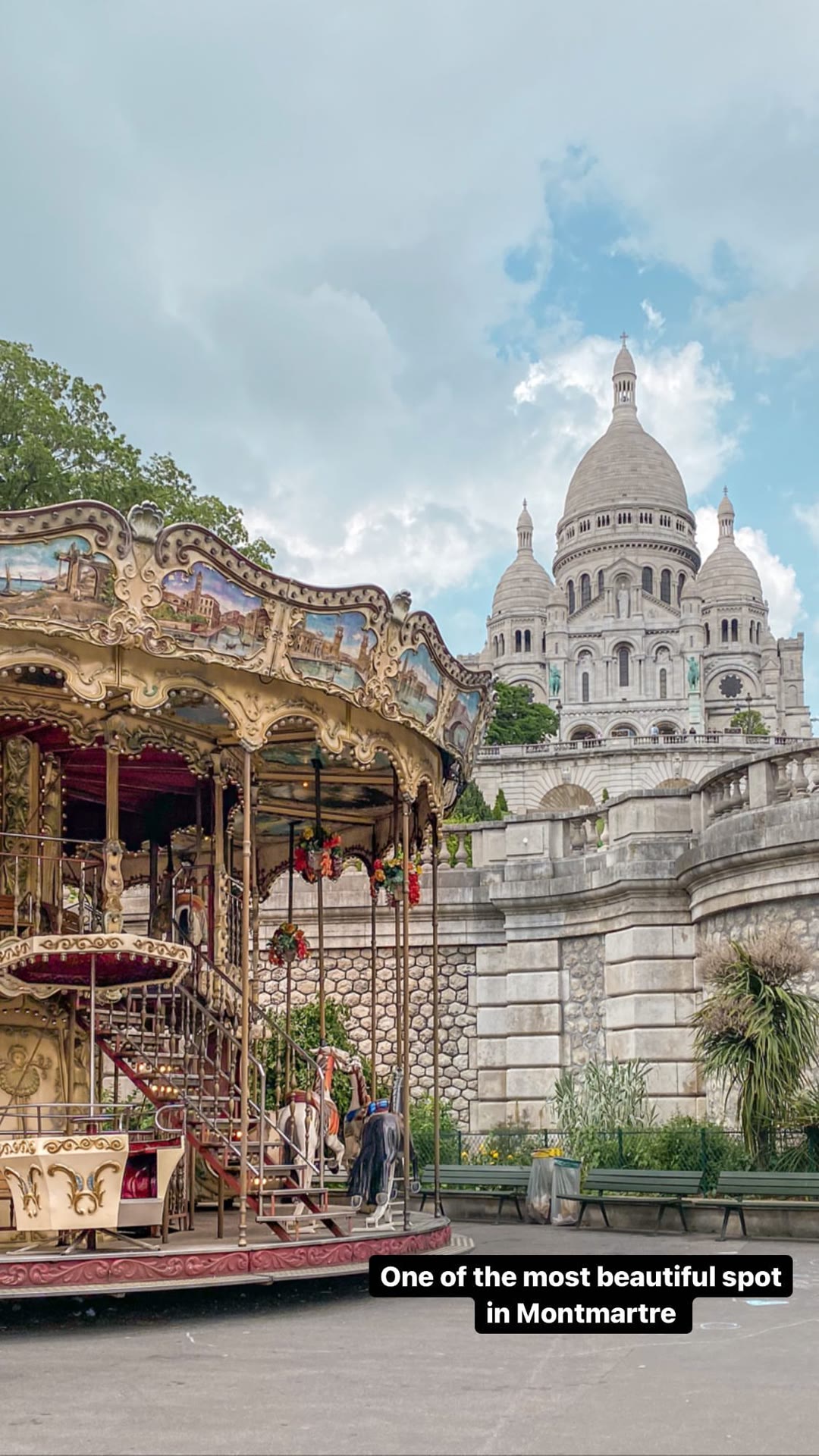 Sacré-Cœur carousel spot in Montmartre