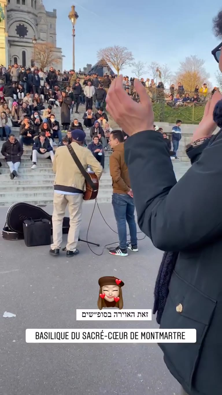 Street music on the Sacré-Cœur steps, Montmartre