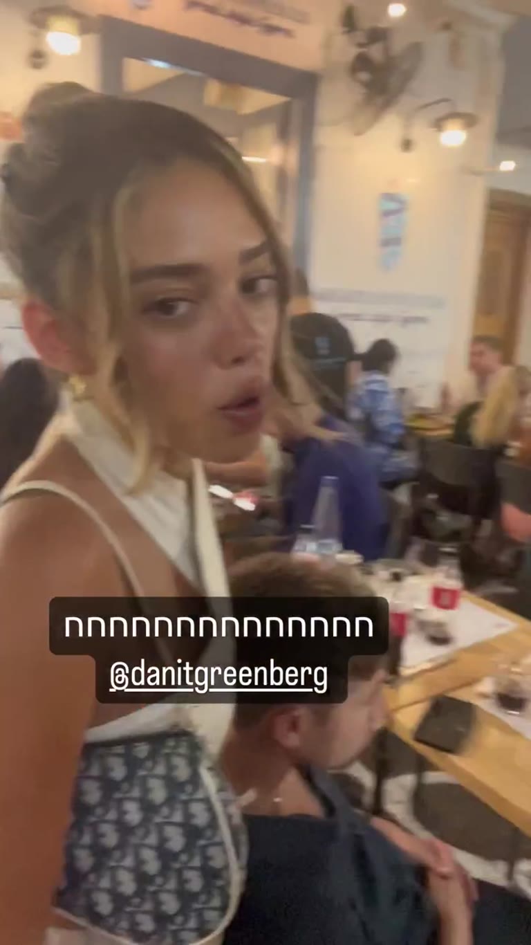 צחוקים במיקונוס עם דנית גרינברג