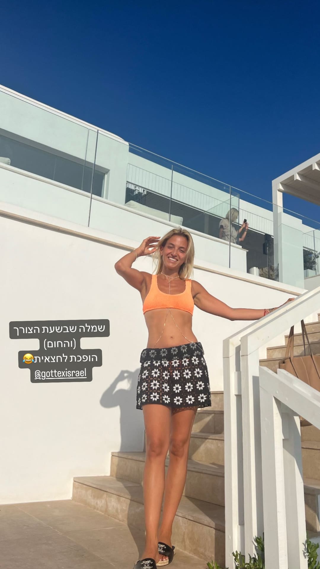 שמלת גוטקס שהופכת לחצאית במיקונוס